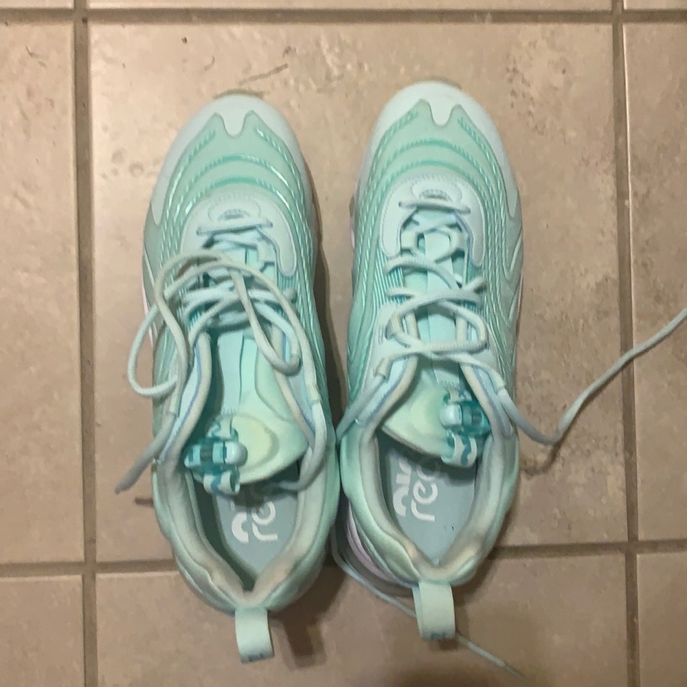 Nike 270 React